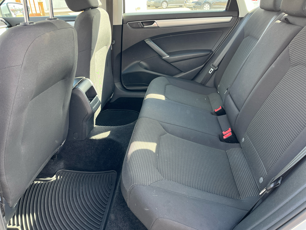 Volkswagen Passat 4dr Sdn 1.8T Auto S PZEV 2016