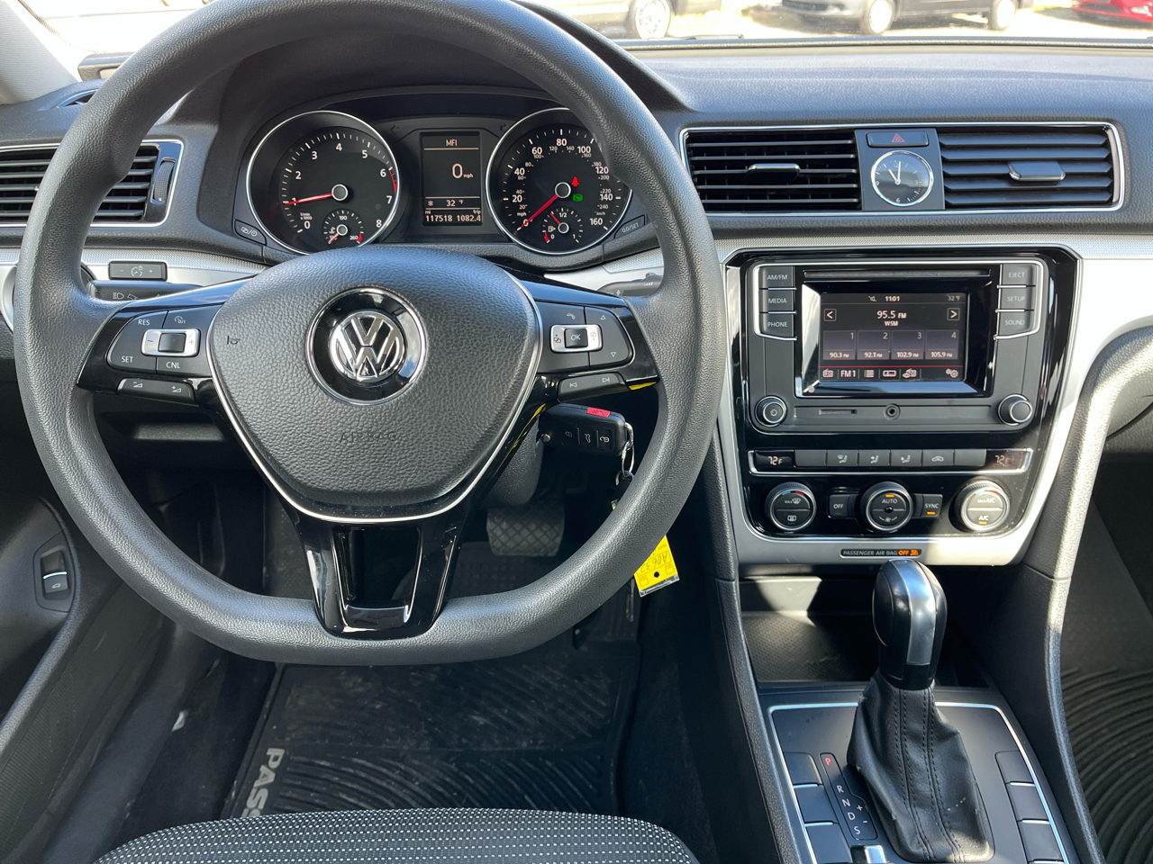 Volkswagen Passat 4dr Sdn 1.8T Auto S PZEV 2016