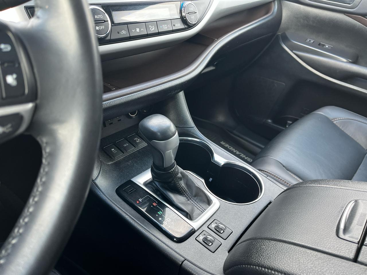 Toyota Highlander XLE AWD V6 2019