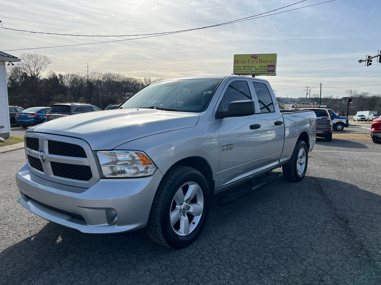 RAM 1500 2WD Quad Cab 140.5" Express 2015