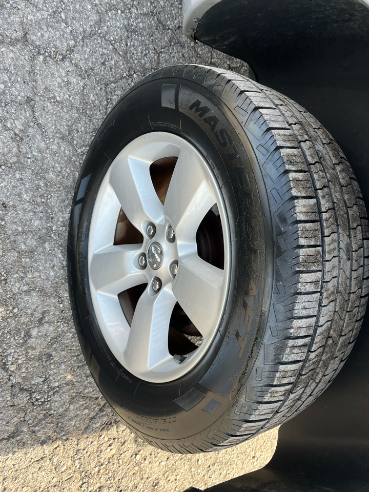 RAM 1500 2WD Quad Cab 140.5" Express 2015