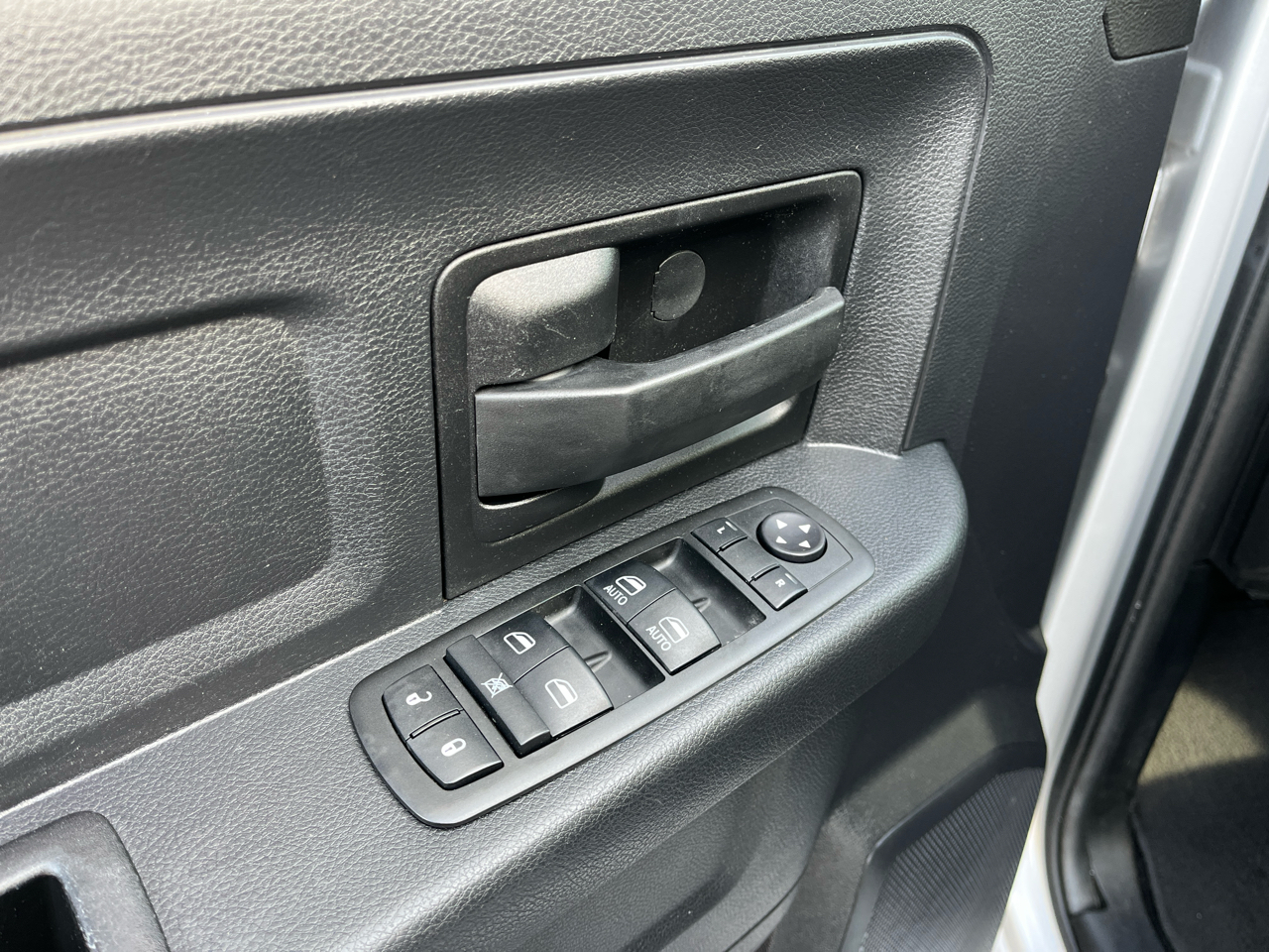 RAM 1500 2WD Quad Cab 140.5" Express 2015