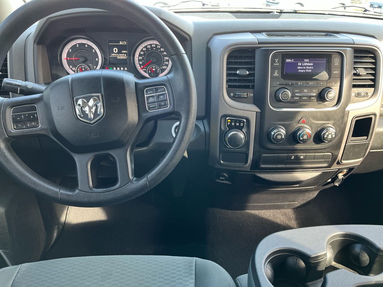 RAM 1500 2WD Quad Cab 140.5" Express 2015