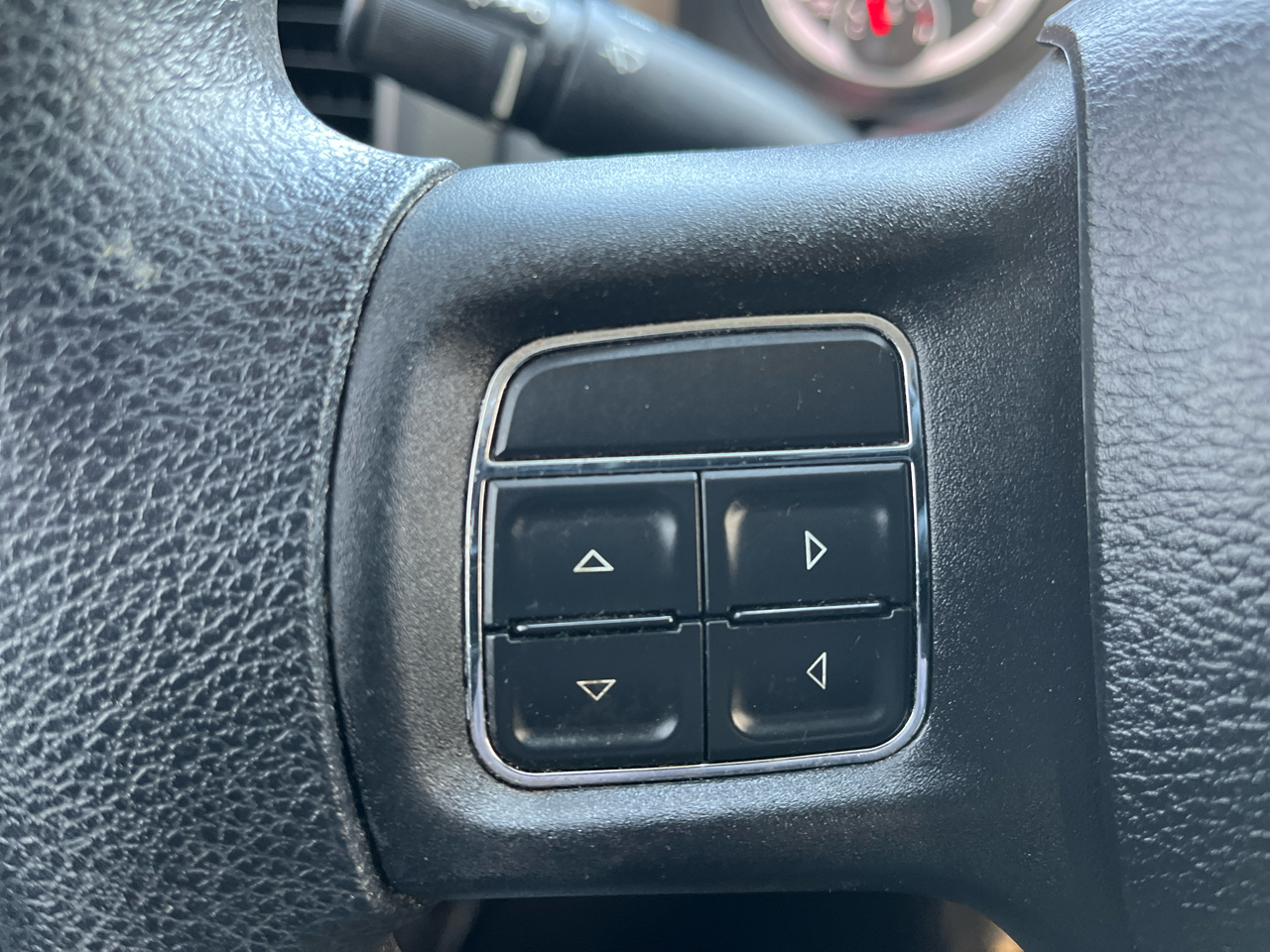 RAM 1500 2WD Quad Cab 140.5" Express 2015