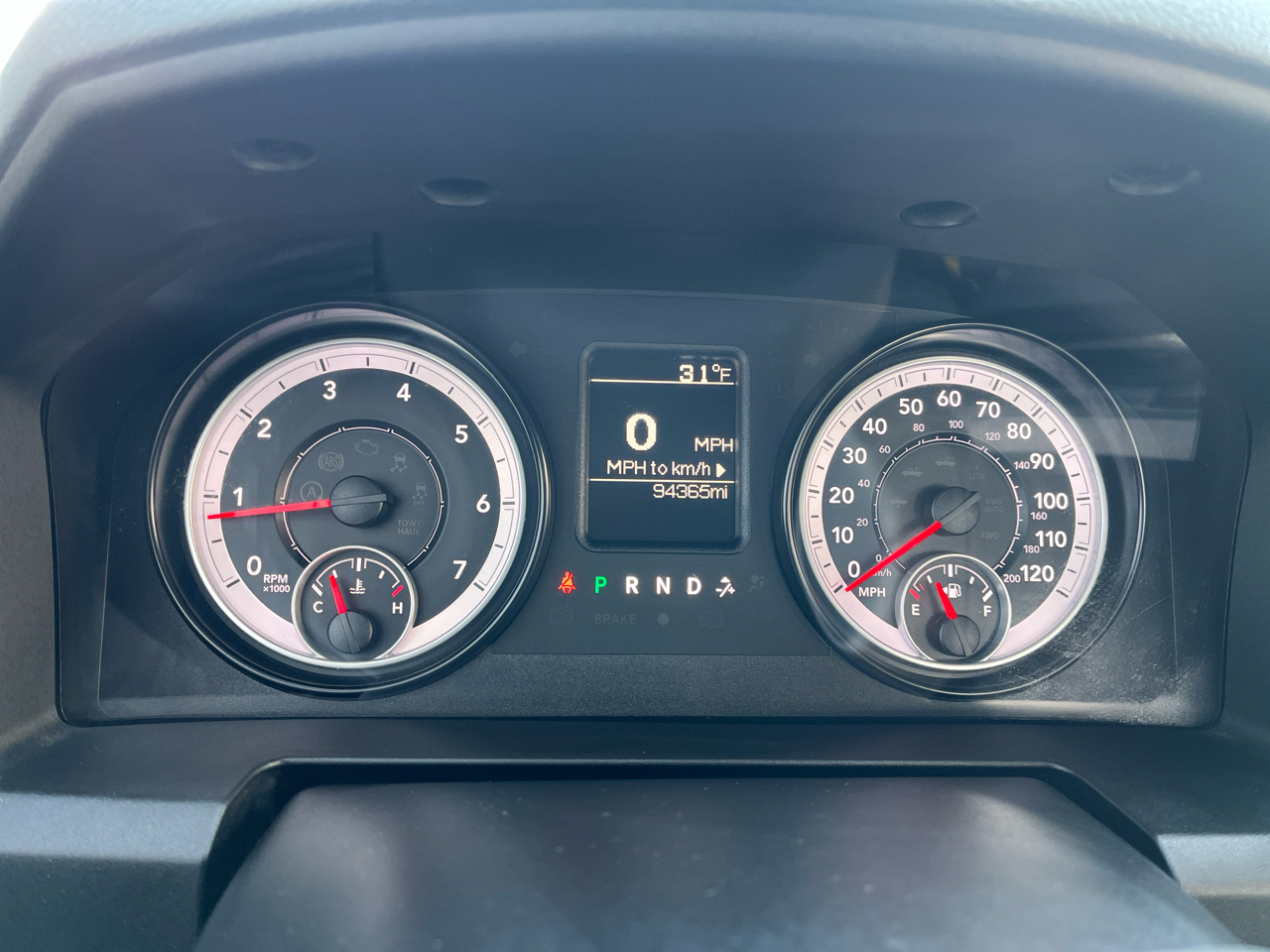 RAM 1500 2WD Quad Cab 140.5" Express 2015