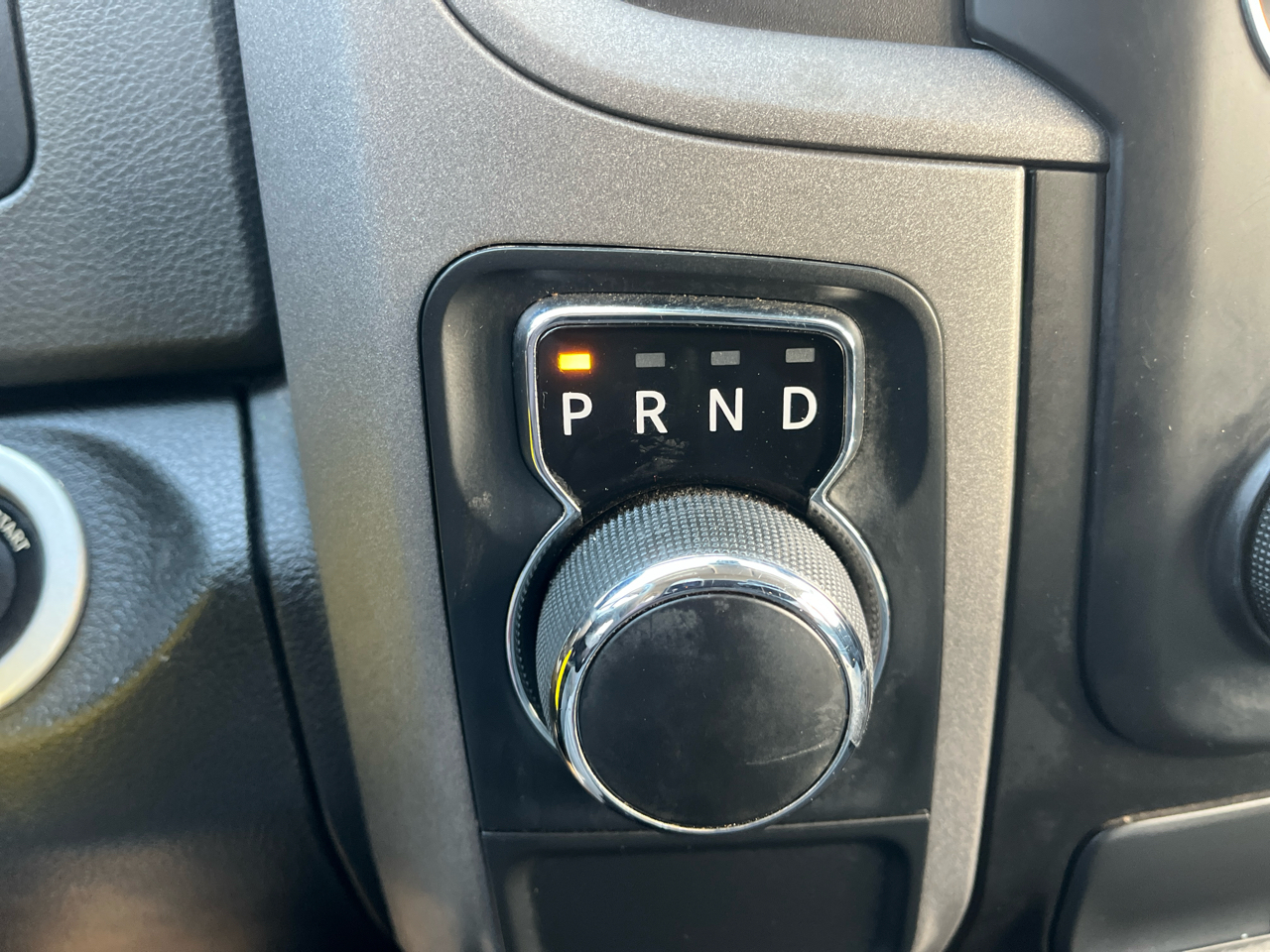 RAM 1500 2WD Quad Cab 140.5" Express 2015