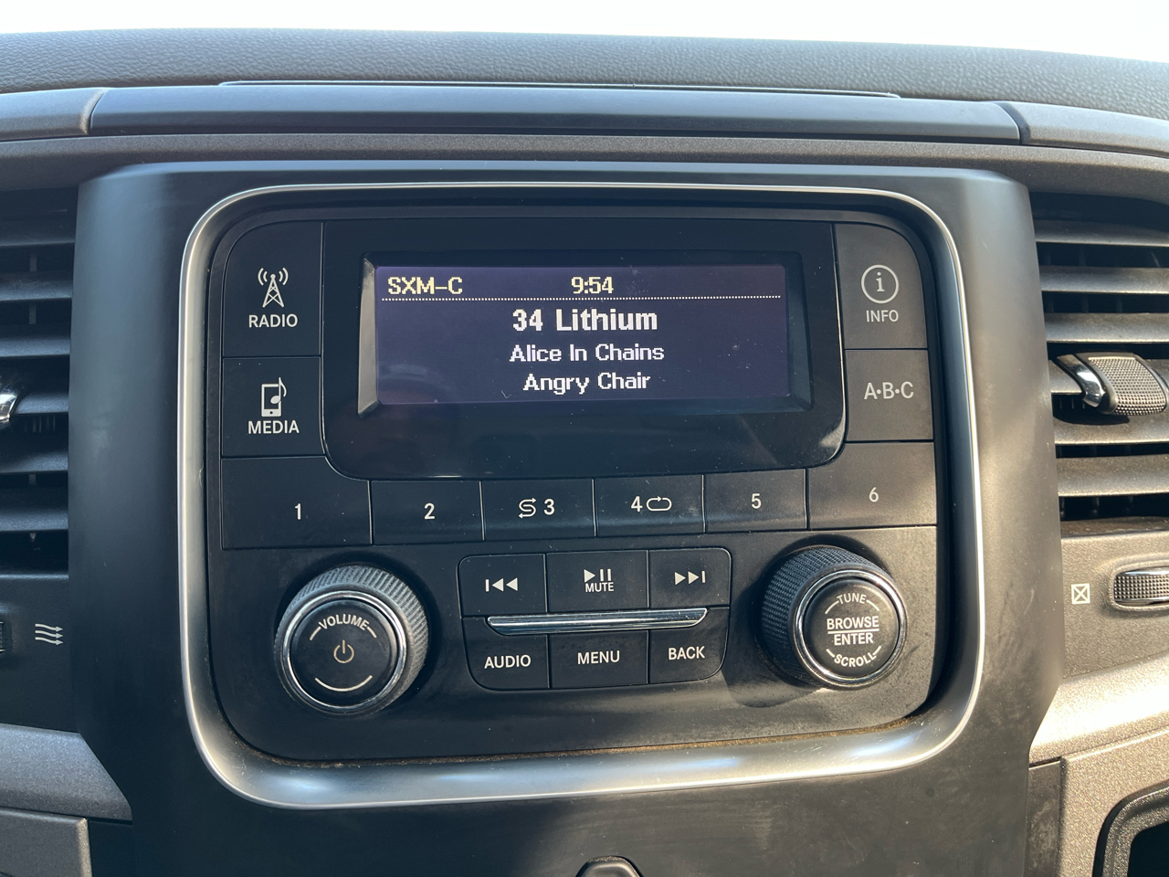 RAM 1500 2WD Quad Cab 140.5" Express 2015