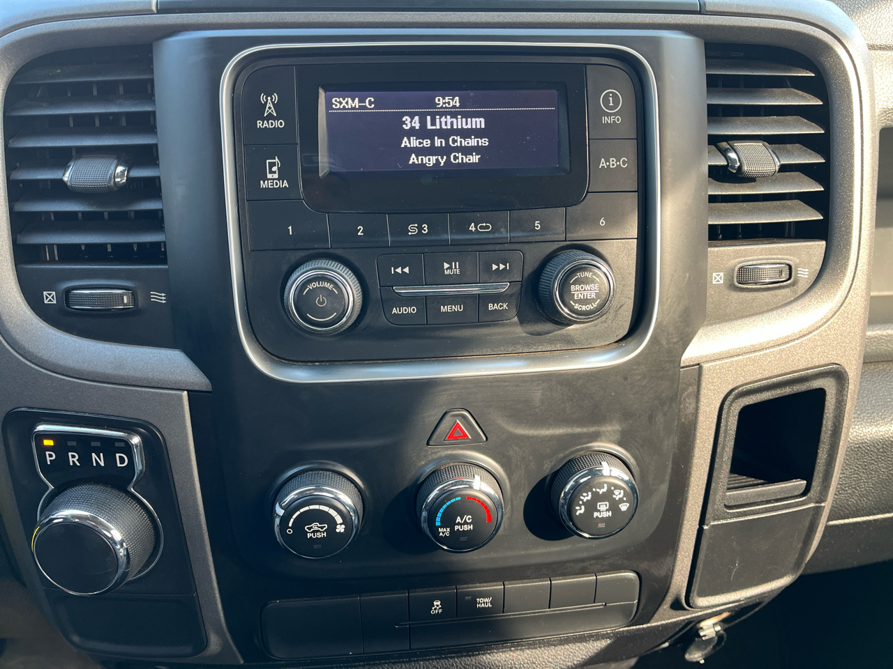 RAM 1500 2WD Quad Cab 140.5" Express 2015