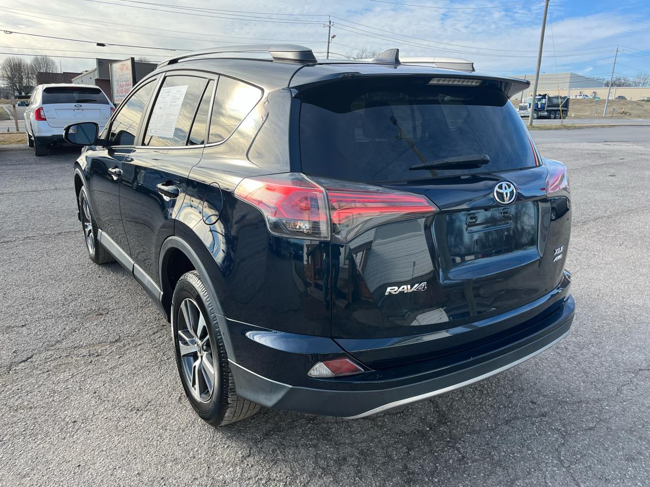 Toyota RAV4 XLE AWD (Natl) 2017