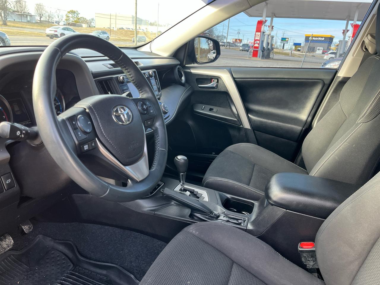 Toyota RAV4 XLE AWD (Natl) 2017