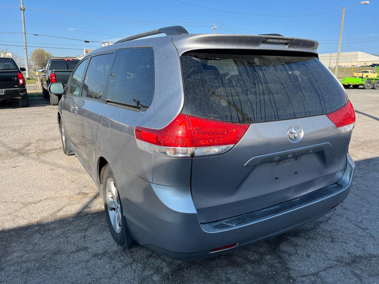 Toyota Sienna 5dr LE FWD 8-Passenger (Natl) 2011