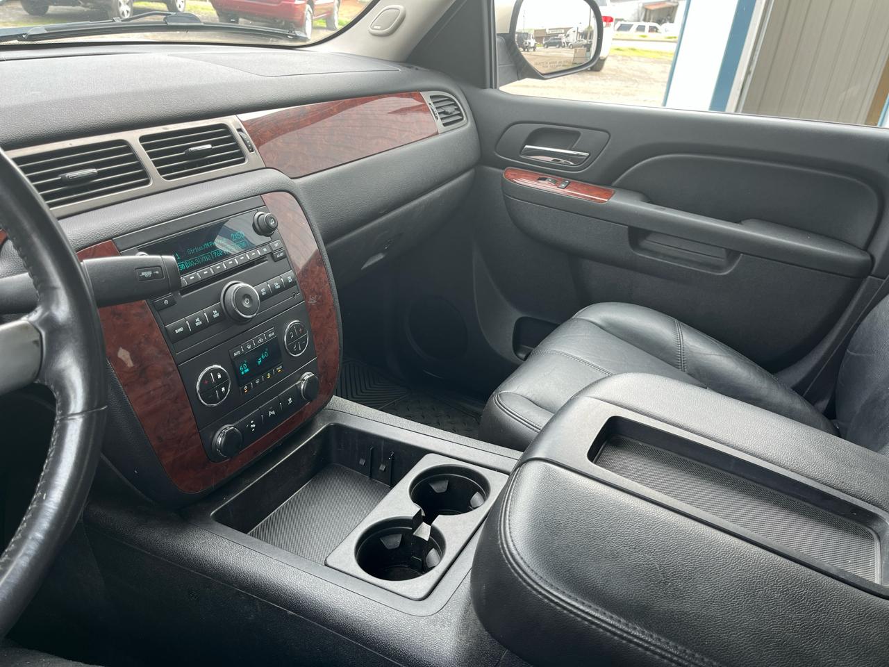 Chevrolet Tahoe 4WD 4dr 1500 LT 2011