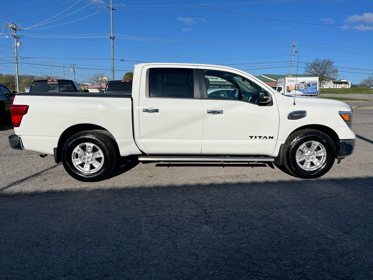 Nissan Titan 4x2 Crew Cab SV 2017