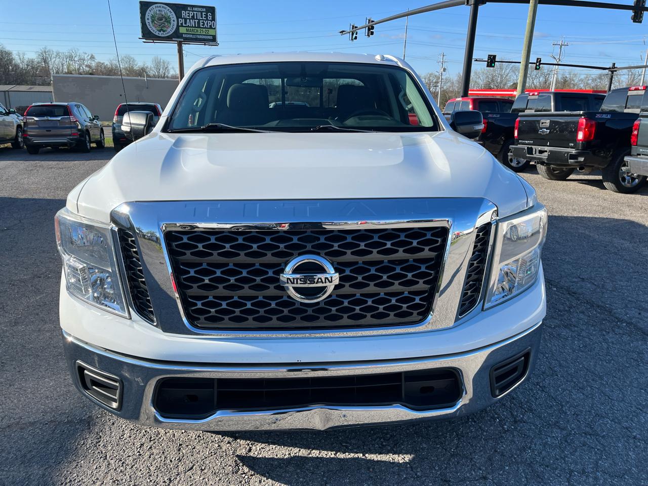 Nissan Titan 4x2 Crew Cab SV 2017
