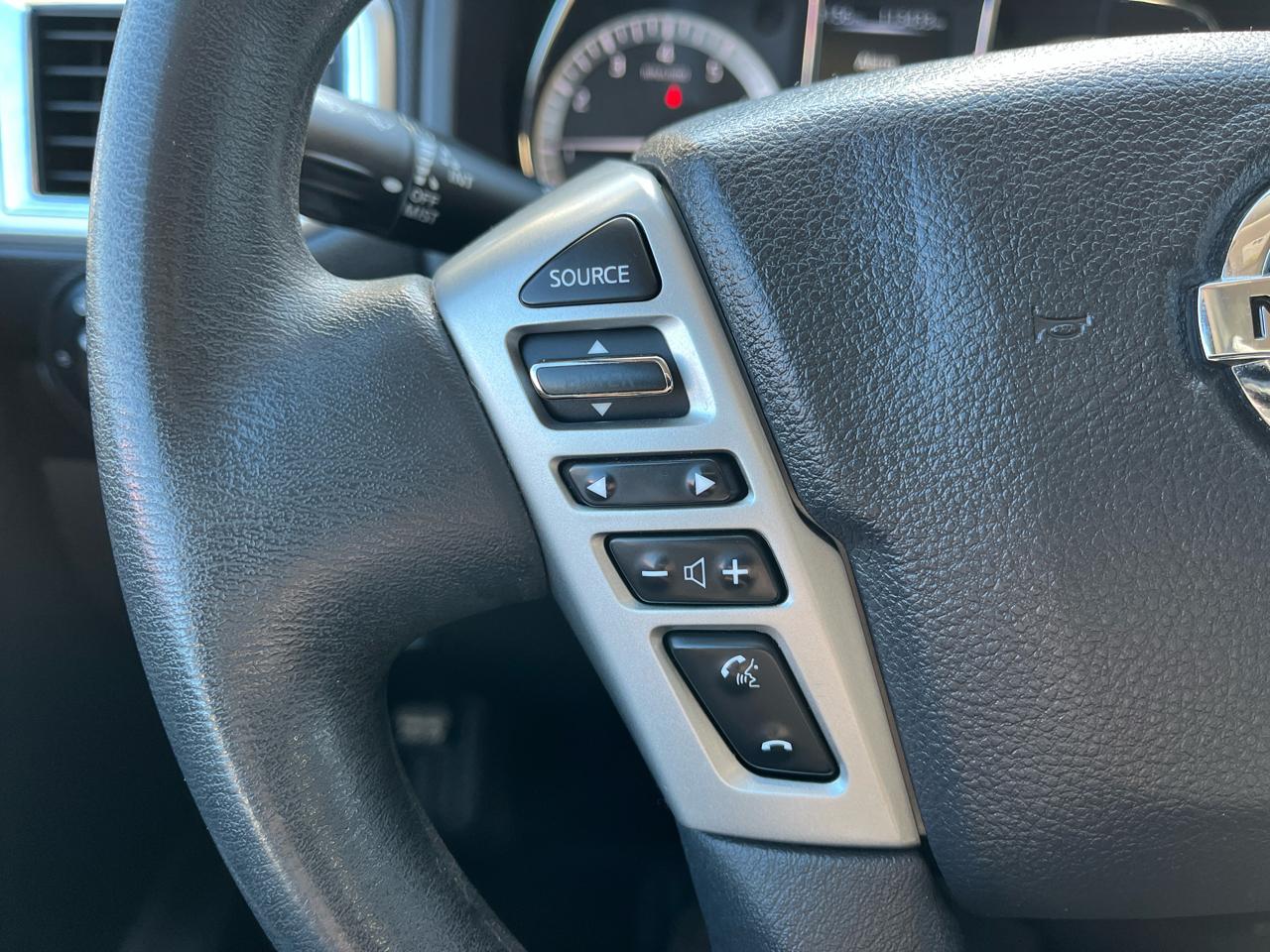 Nissan Titan 4x2 Crew Cab SV 2017