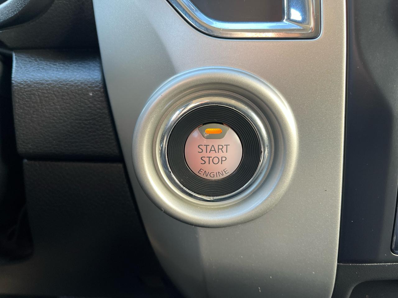 Nissan Titan 4x2 Crew Cab SV 2017