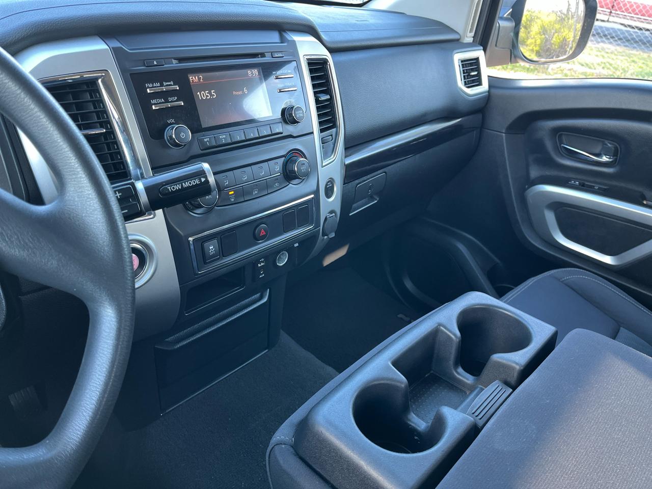 Nissan Titan 4x2 Crew Cab SV 2017