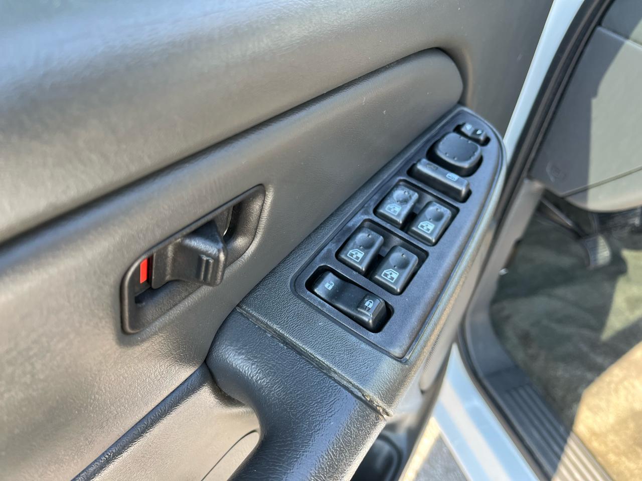 Chevrolet Silverado 1500 Crew Cab 143.5" WB LS 2005