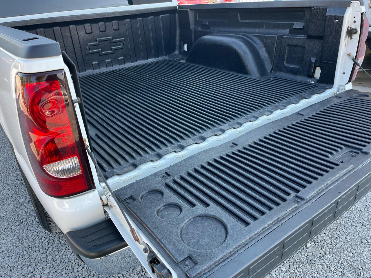 Chevrolet Silverado 1500 Crew Cab 143.5" WB LS 2005