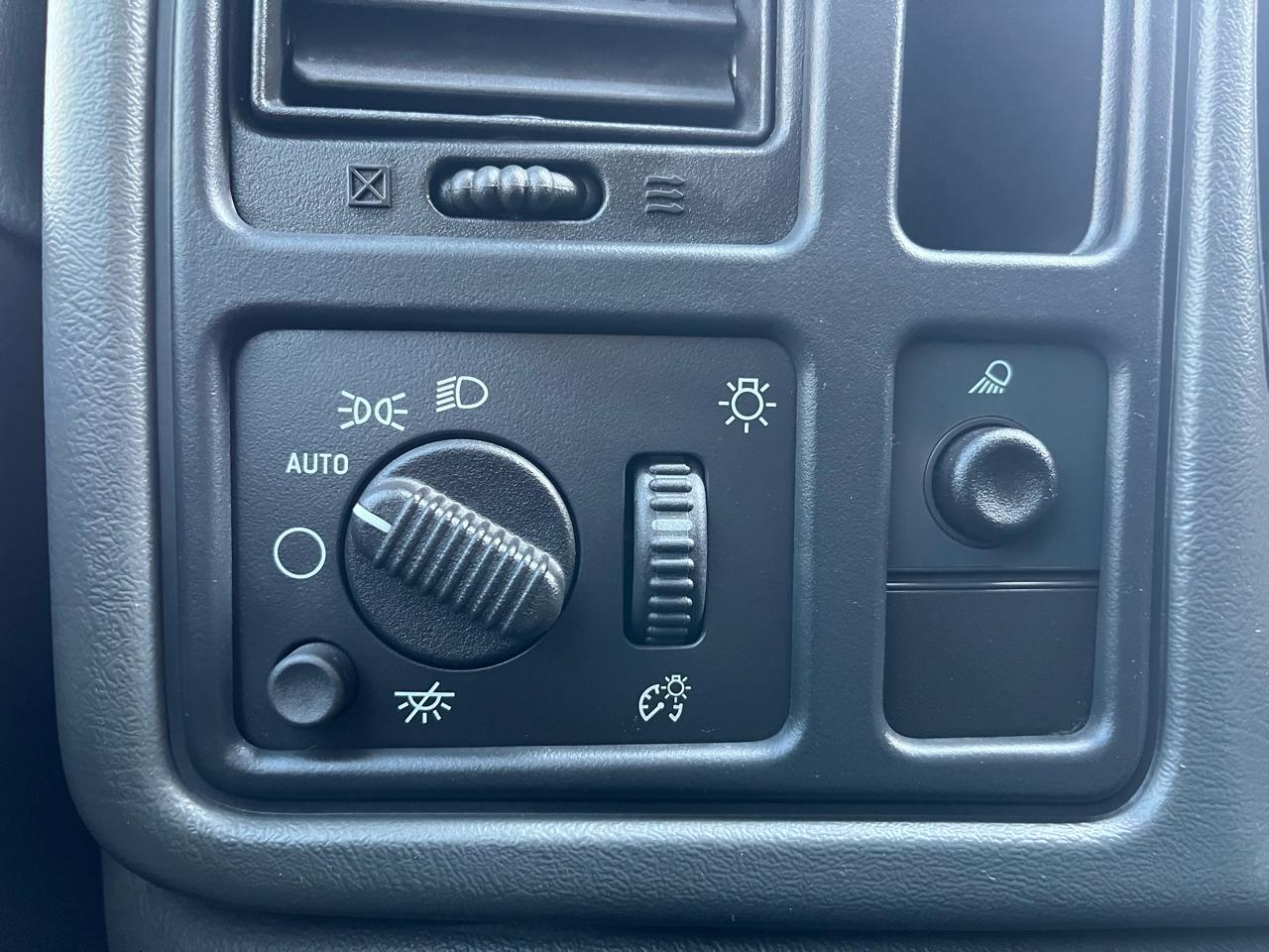 Chevrolet Silverado 1500 Crew Cab 143.5" WB LS 2005