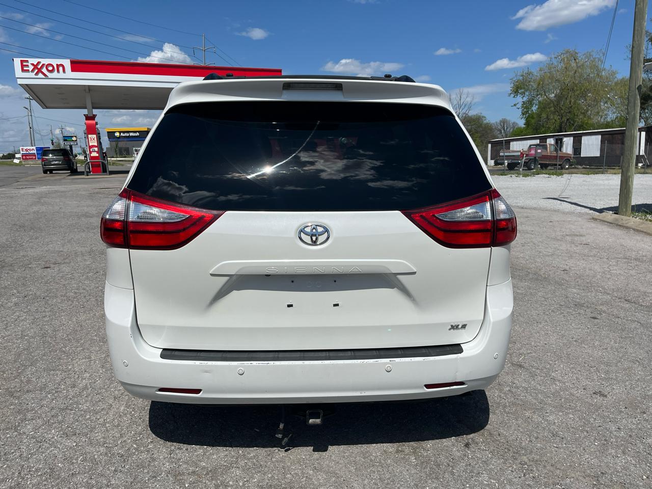 Toyota Sienna XLE 8-Pass V6 2017