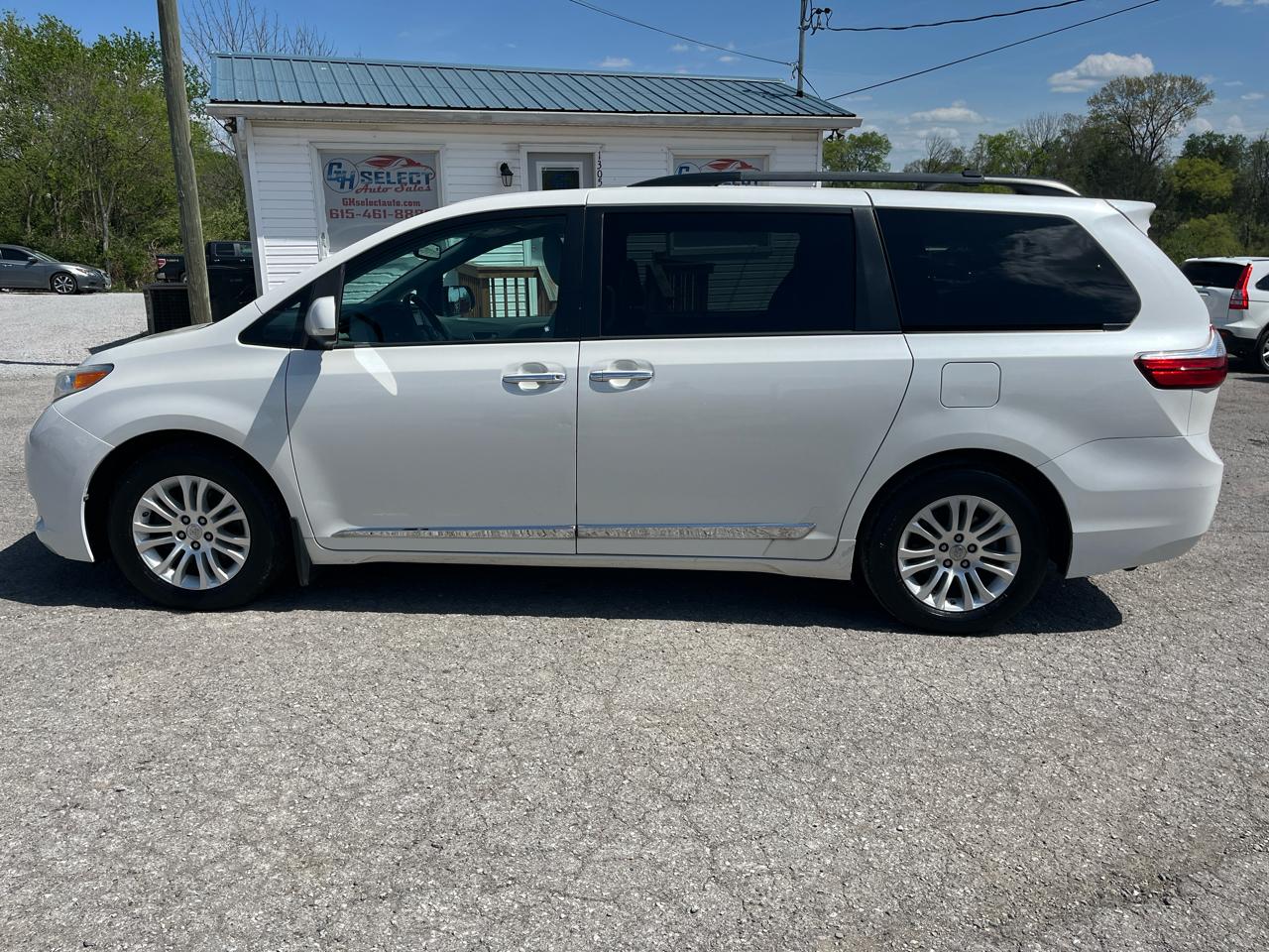 Toyota Sienna XLE 8-Pass V6 2017
