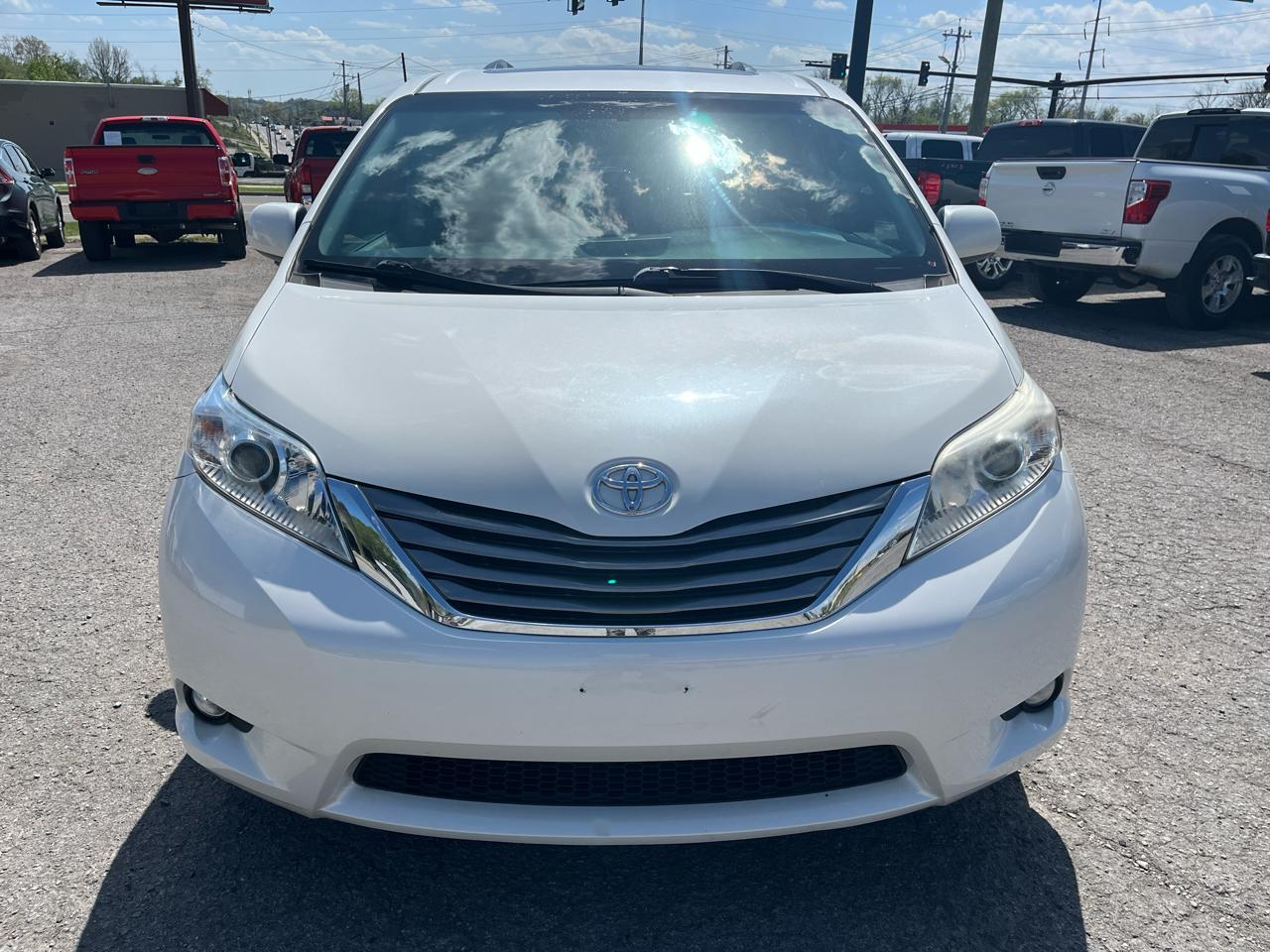 Toyota Sienna XLE 8-Pass V6 2017