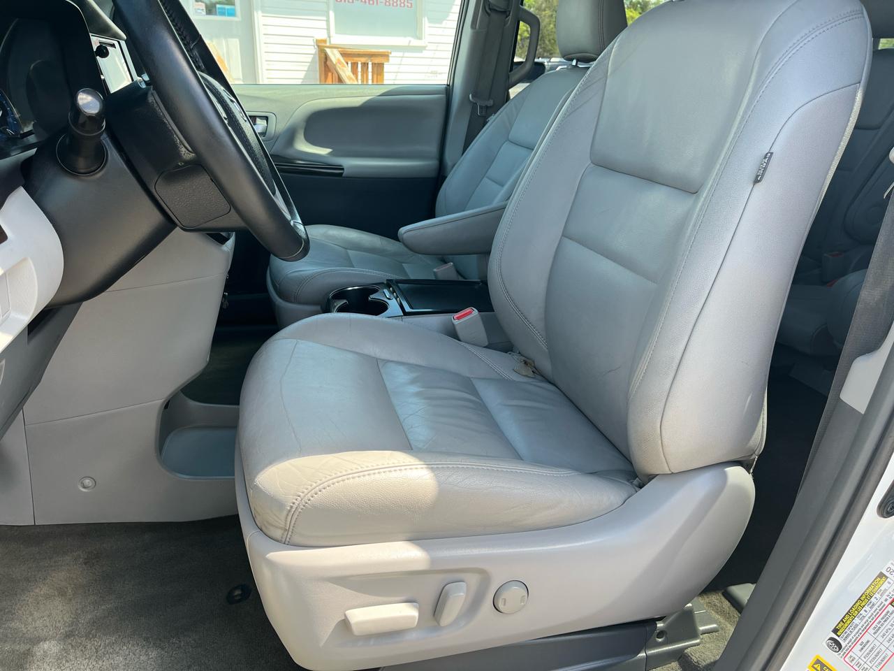 Toyota Sienna XLE 8-Pass V6 2017