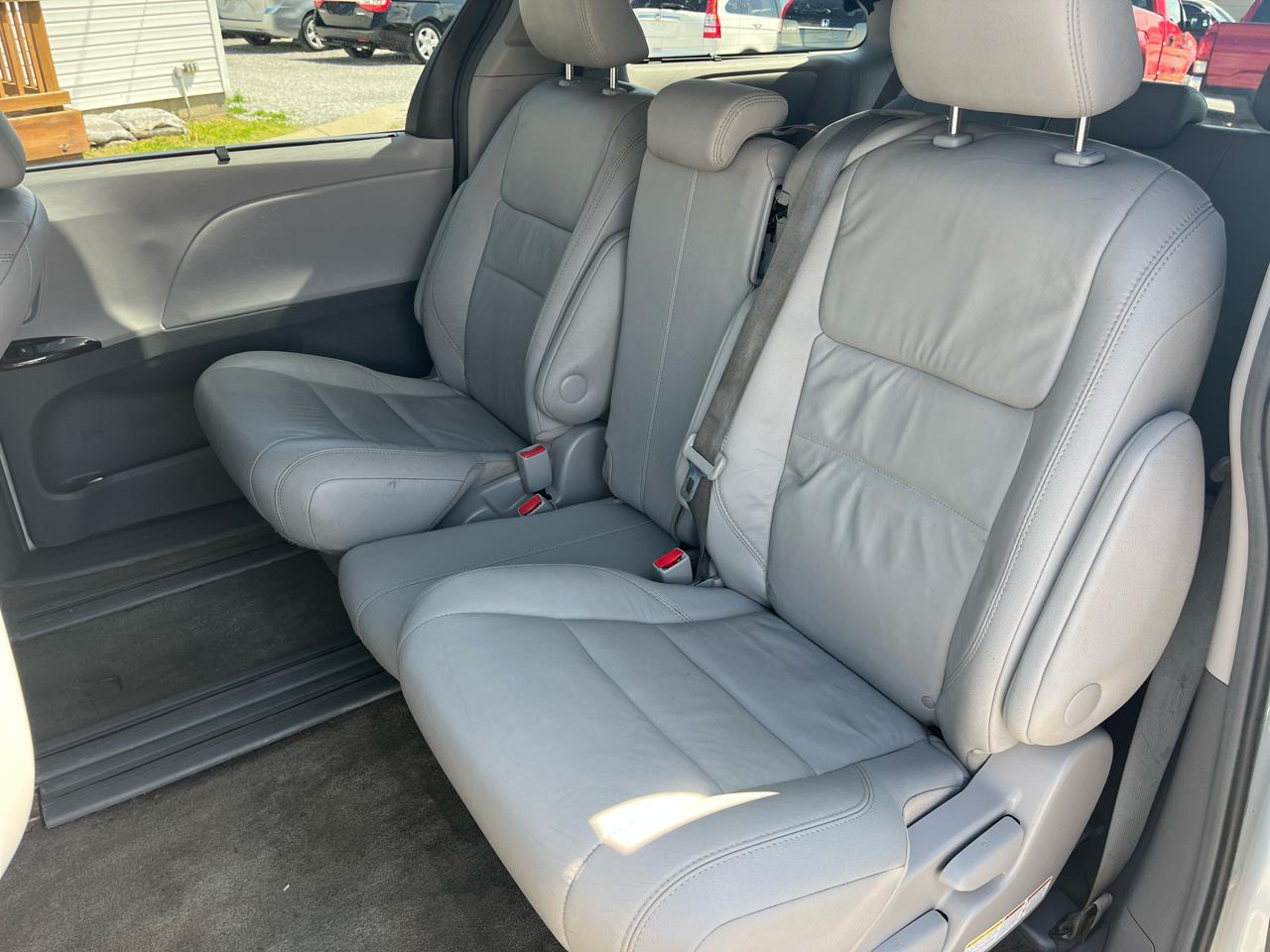Toyota Sienna XLE 8-Pass V6 2017
