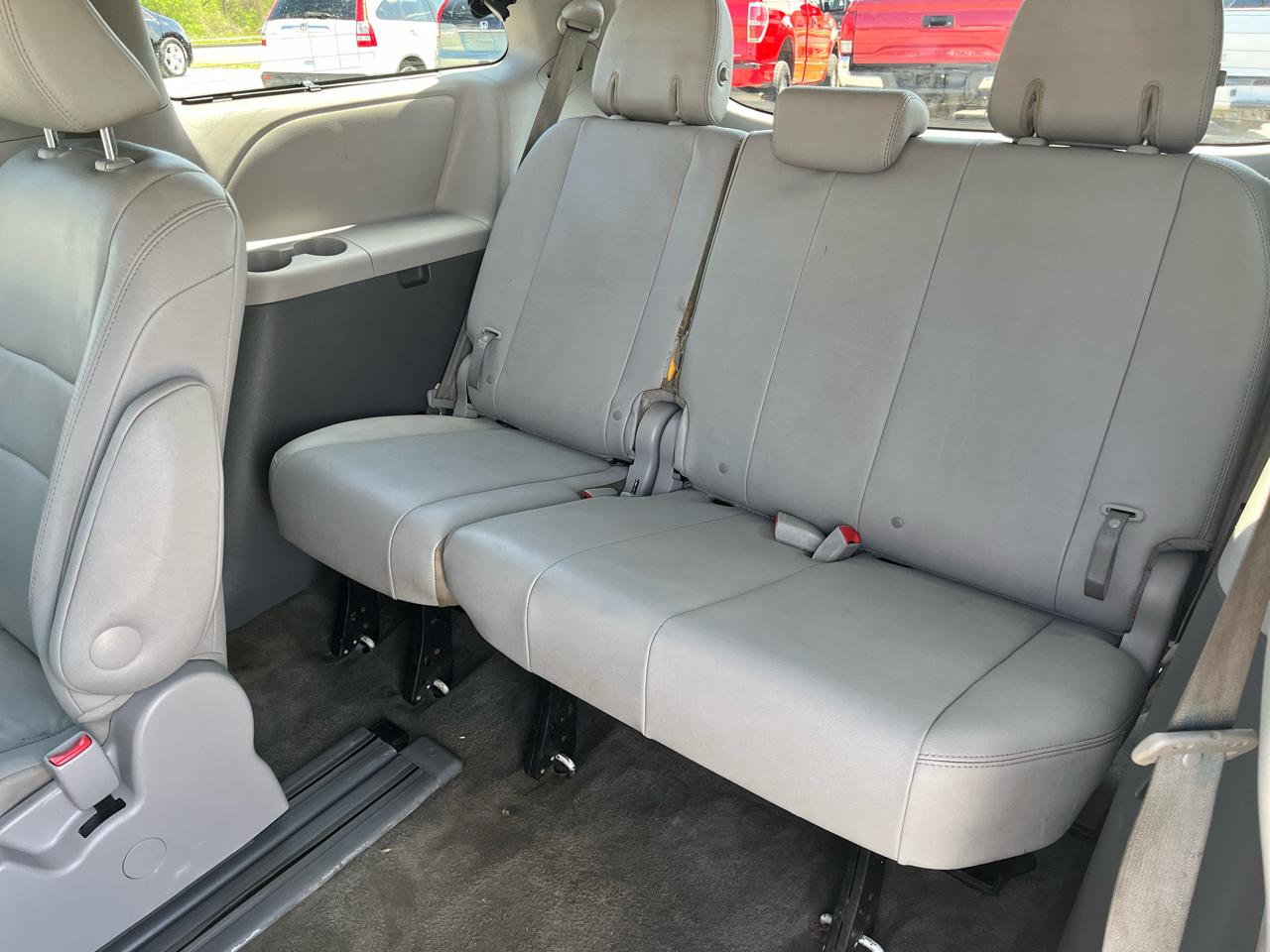 Toyota Sienna XLE 8-Pass V6 2017