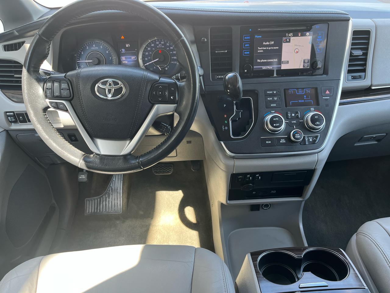 Toyota Sienna XLE 8-Pass V6 2017