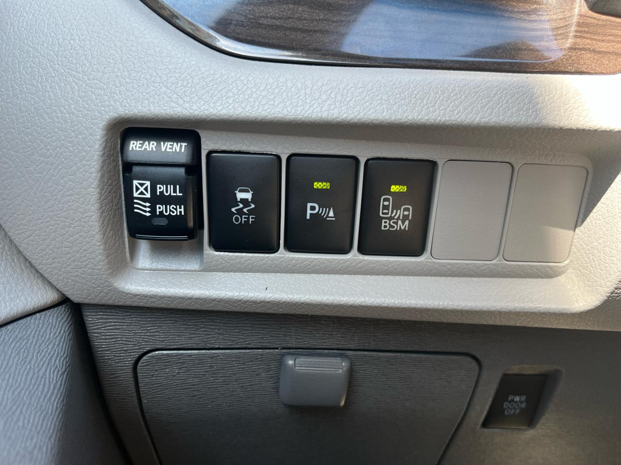 Toyota Sienna XLE 8-Pass V6 2017