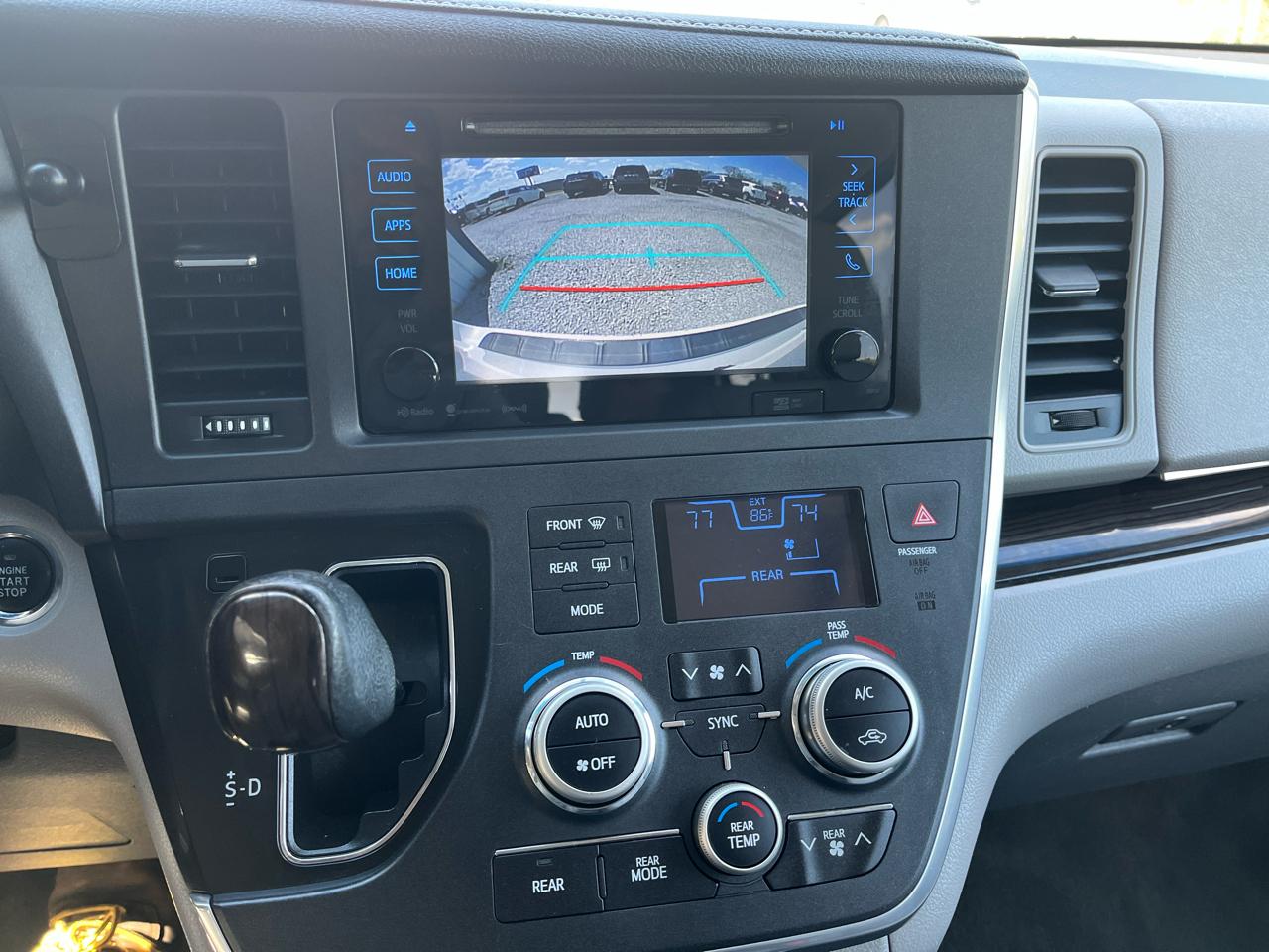 Toyota Sienna XLE 8-Pass V6 2017