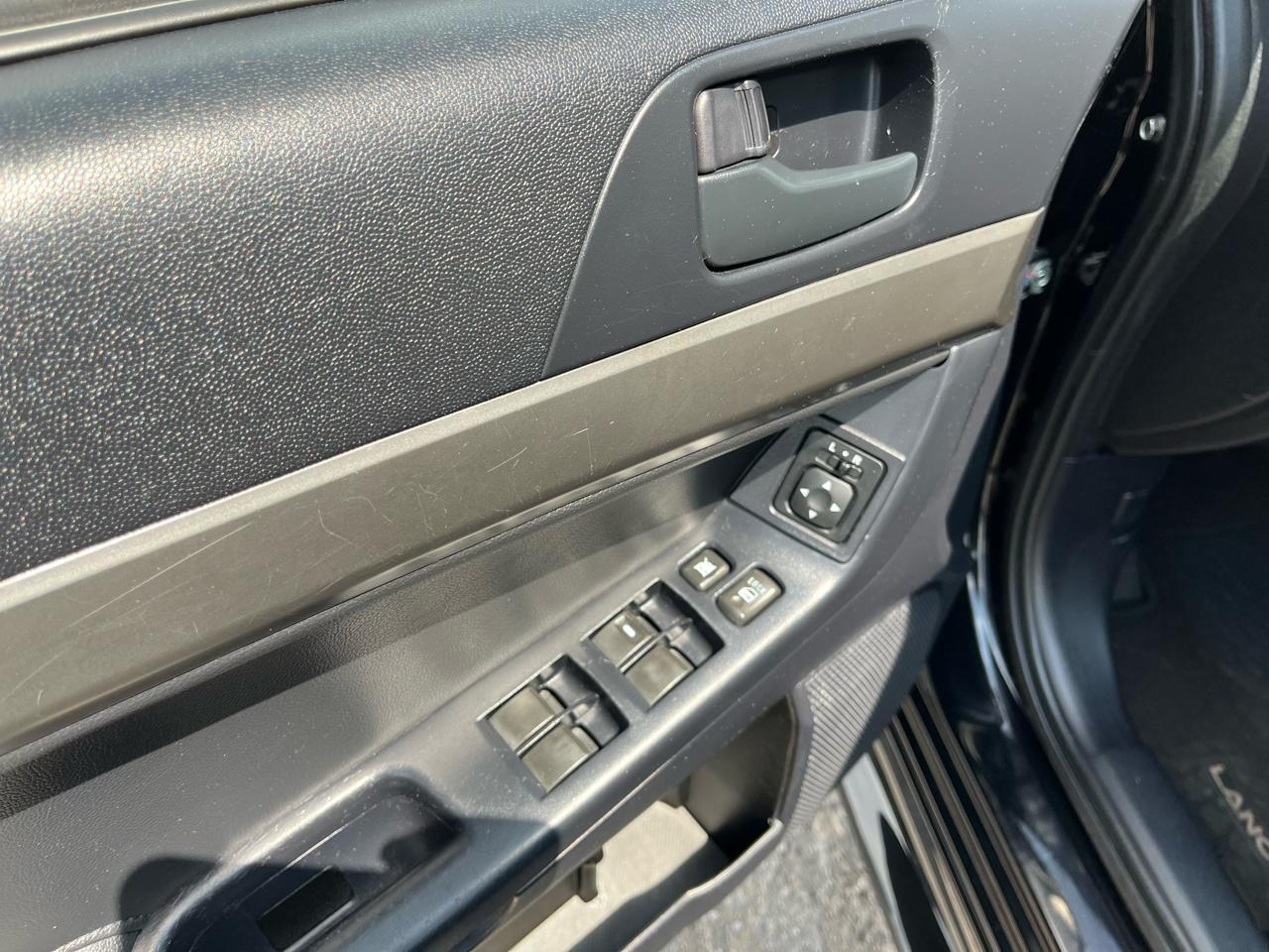 Mitsubishi Lancer ES 4D Sedan 2014