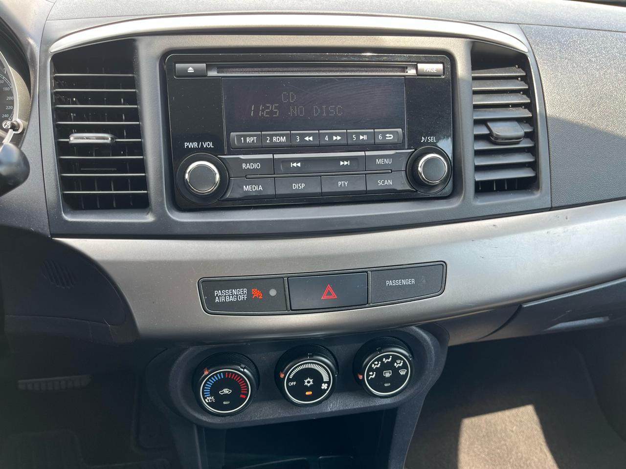 Mitsubishi Lancer ES 4D Sedan 2014