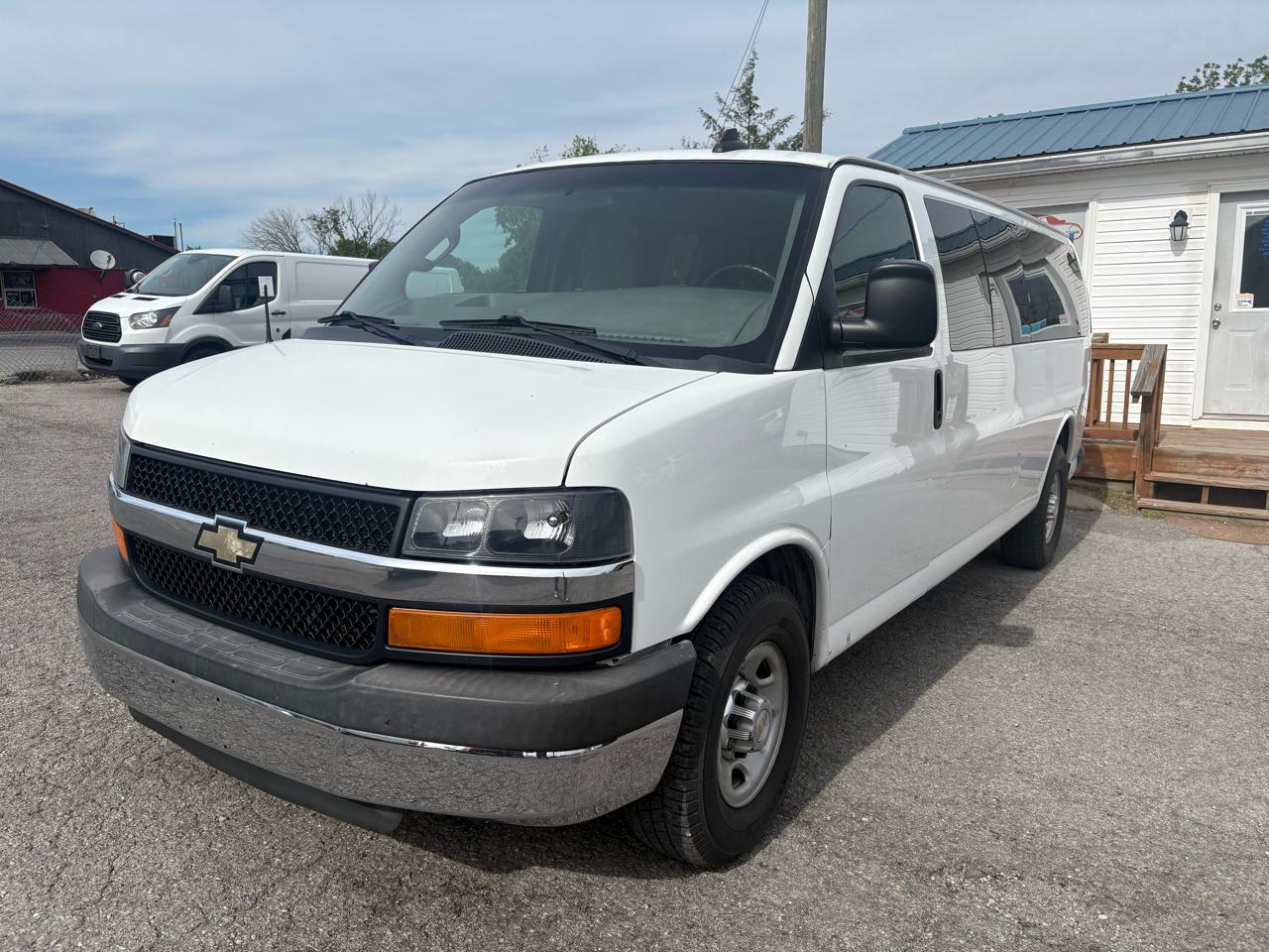 Chevrolet Express Passenger RWD 3500 155" LT w/1LT 2016