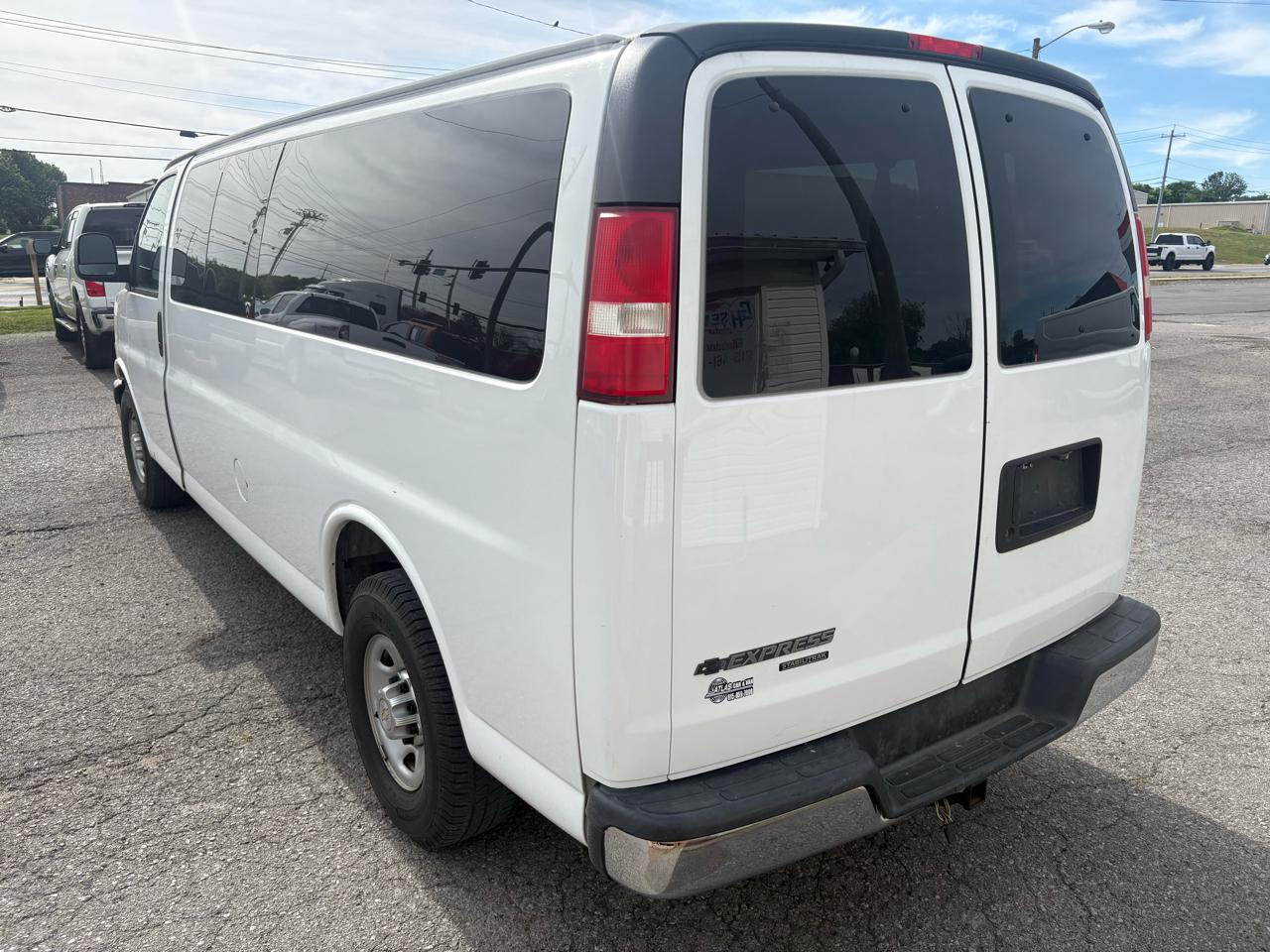 Chevrolet Express Passenger RWD 3500 155" LT w/1LT 2016