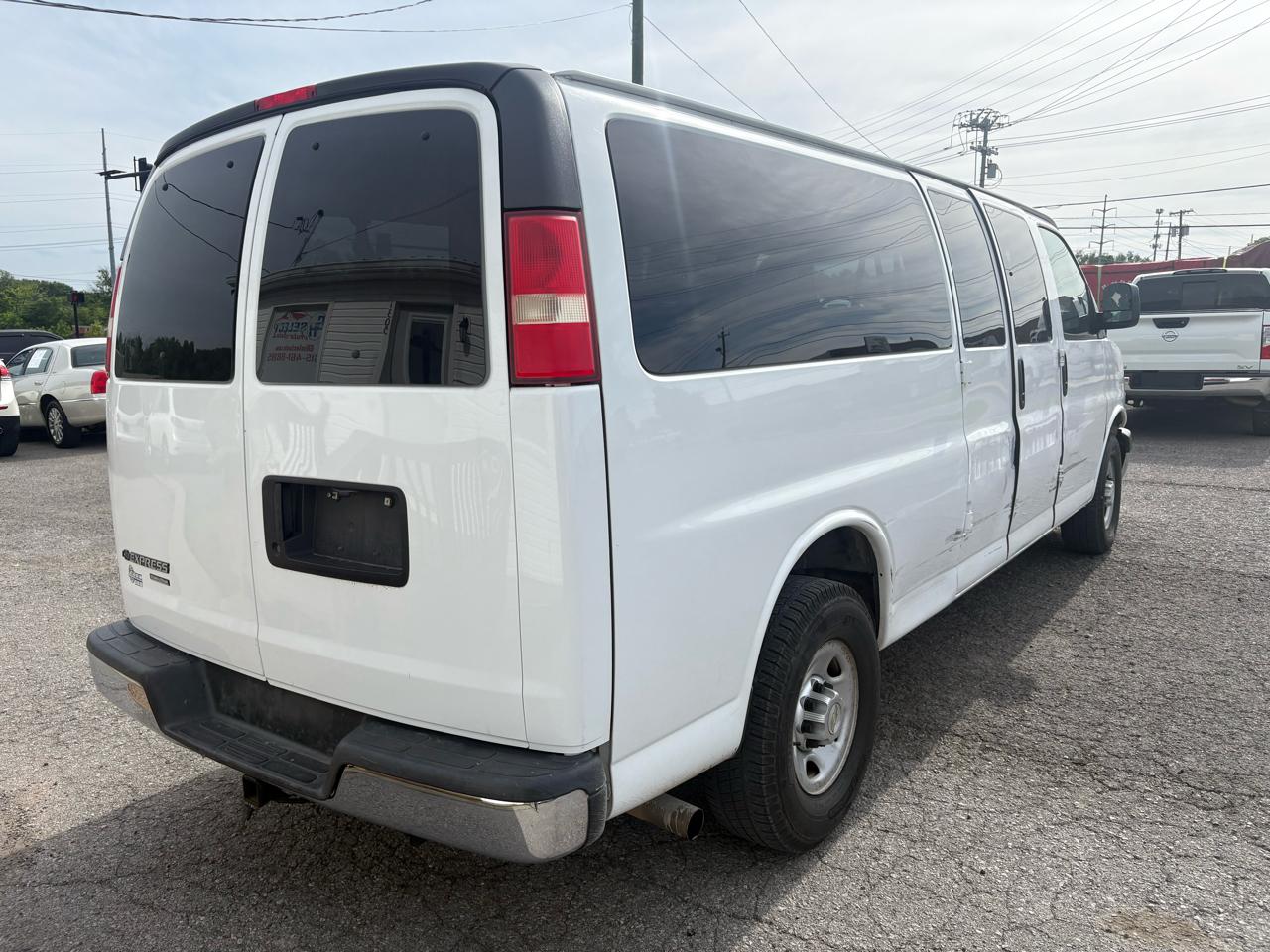 Chevrolet Express Passenger RWD 3500 155" LT w/1LT 2016