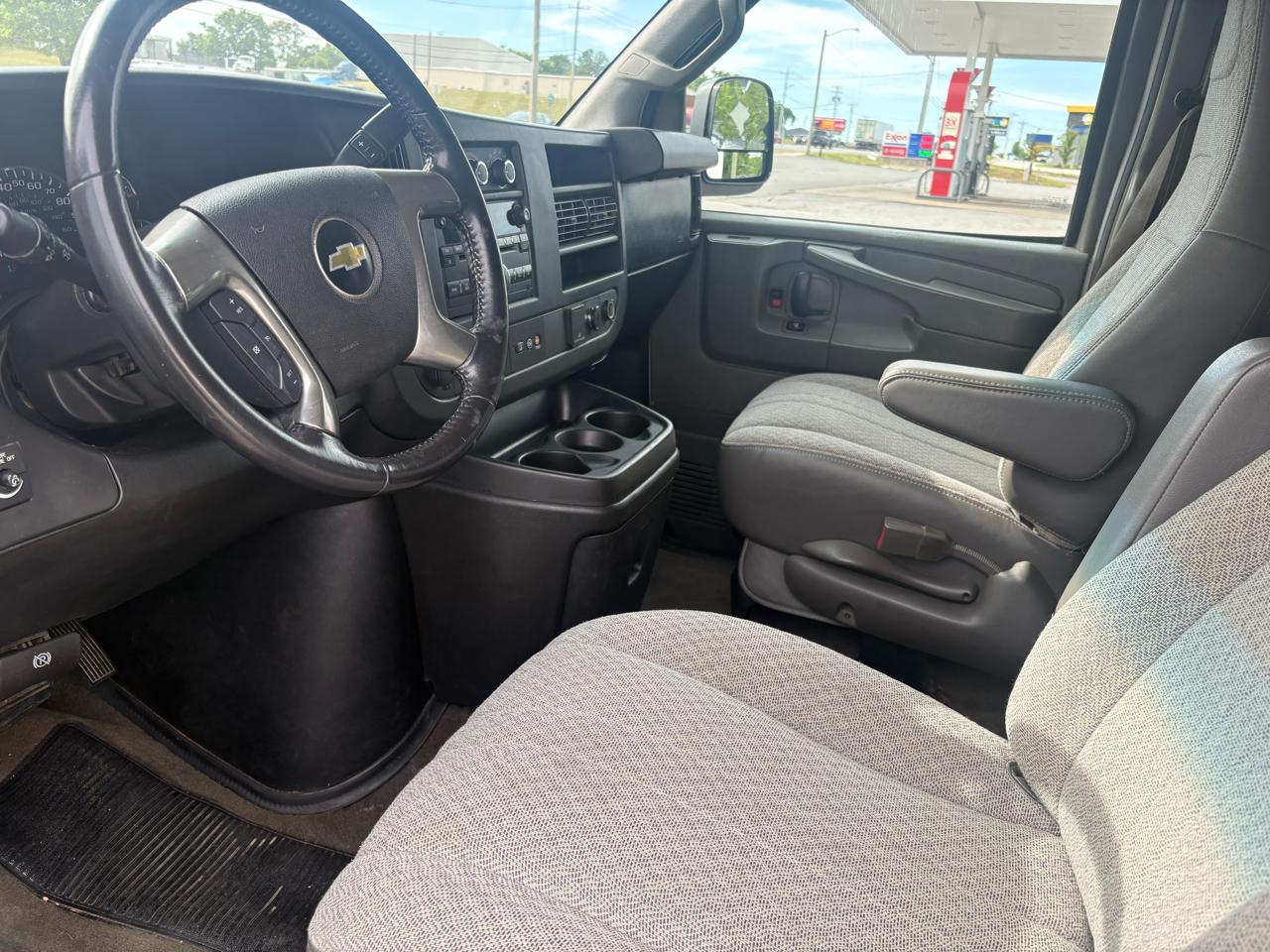 Chevrolet Express Passenger RWD 3500 155" LT w/1LT 2016