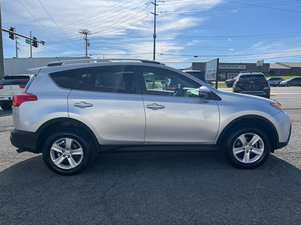 Toyota RAV4 FWD 4dr XLE (Natl) 2013