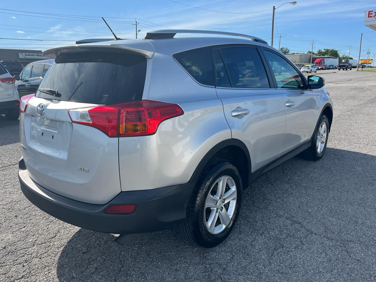 Toyota RAV4 FWD 4dr XLE (Natl) 2013