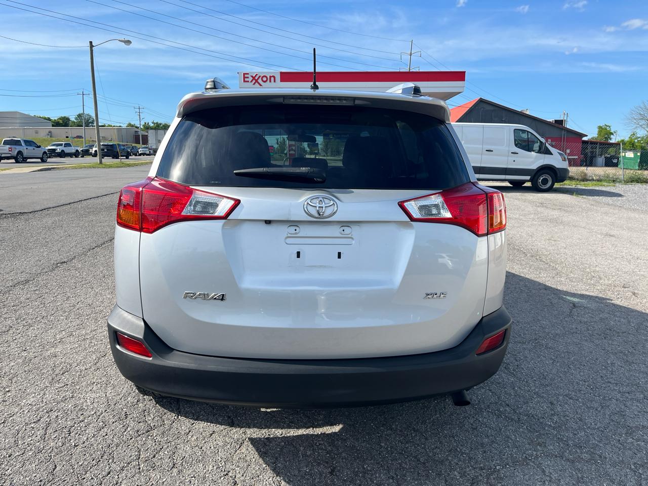 Toyota RAV4 FWD 4dr XLE (Natl) 2013