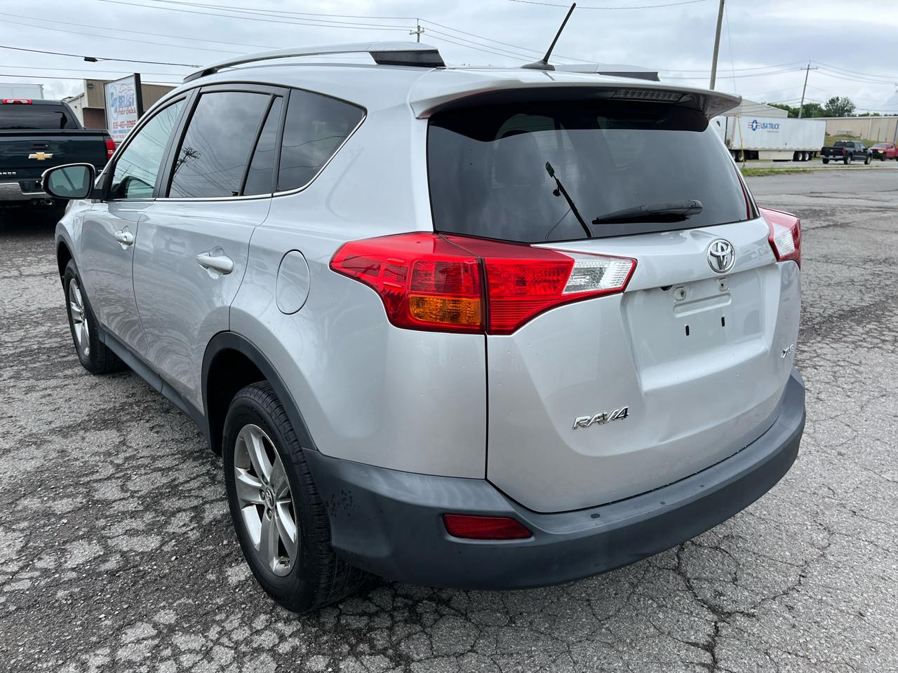 Toyota RAV4 FWD 4dr XLE (Natl) 2015