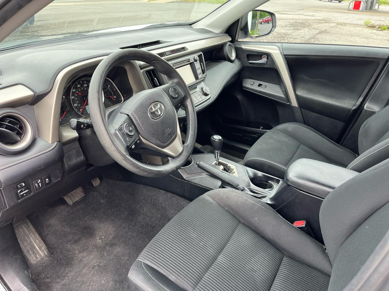 Toyota RAV4 FWD 4dr XLE (Natl) 2015