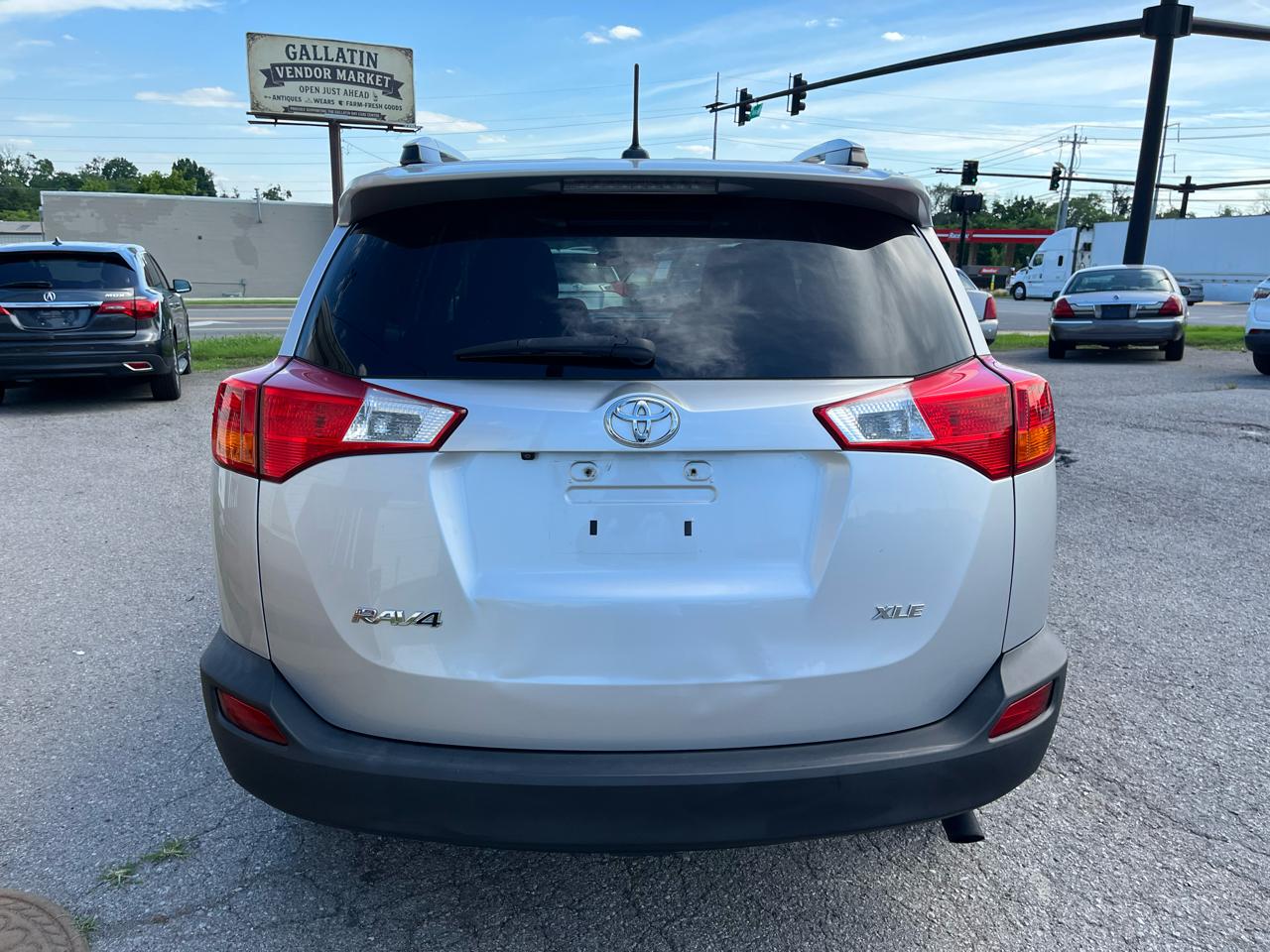 Toyota RAV4 FWD 4dr XLE (Natl) 2015