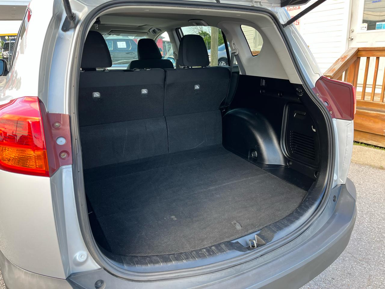 Toyota RAV4 FWD 4dr XLE (Natl) 2015
