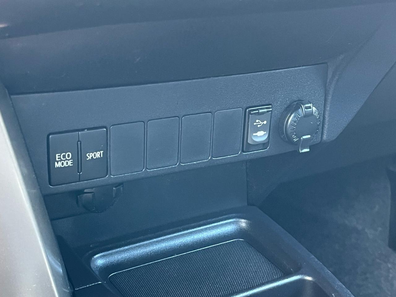 Toyota RAV4 FWD 4dr XLE (Natl) 2015