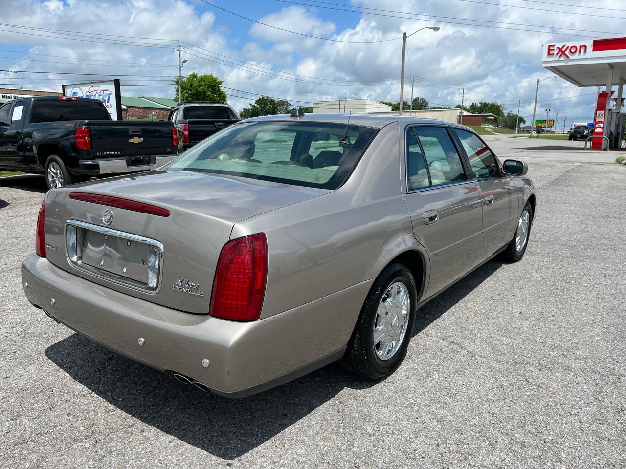 Cadillac DeVille 4dr Sdn 2004