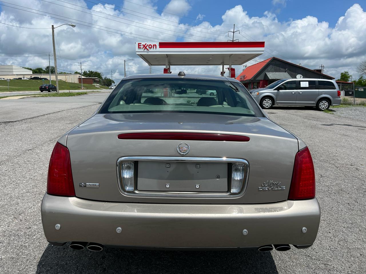 Cadillac DeVille 4dr Sdn 2004