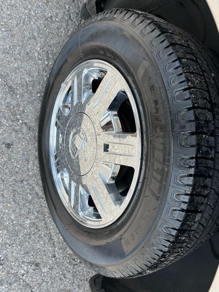 Cadillac DeVille 4dr Sdn 2004